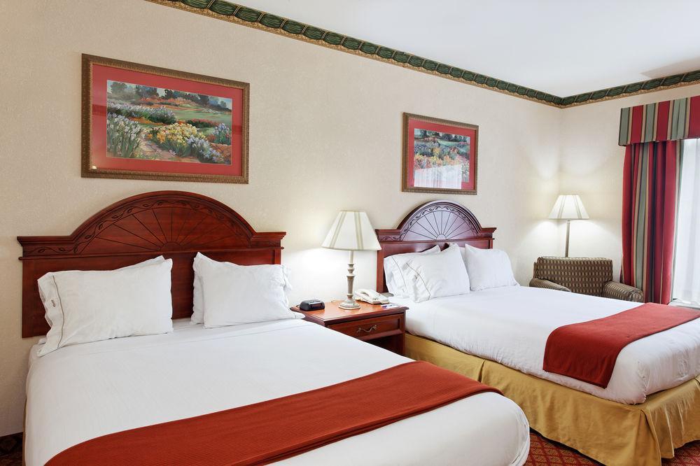 Holiday Inn Express & Suites Tupelo By Ihg Pokoj fotografie