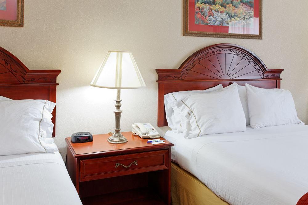 Holiday Inn Express & Suites Tupelo By Ihg Pokoj fotografie