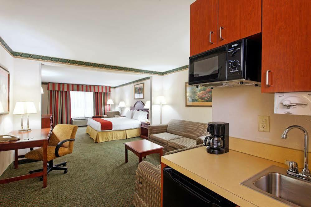 Holiday Inn Express & Suites Tupelo By Ihg Pokoj fotografie