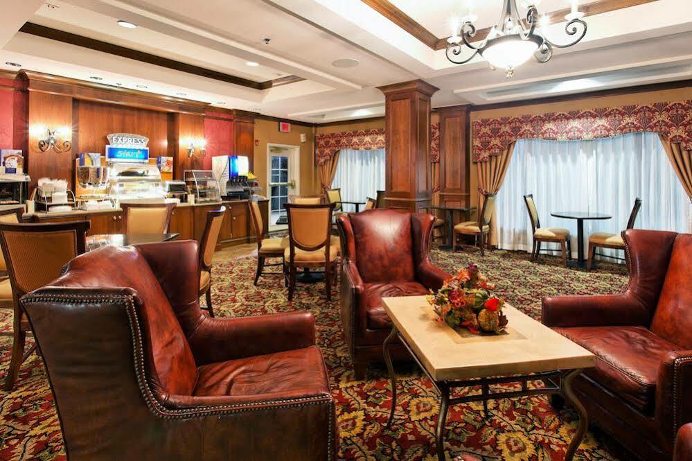 Holiday Inn Express & Suites Tupelo By Ihg Restaurace fotografie