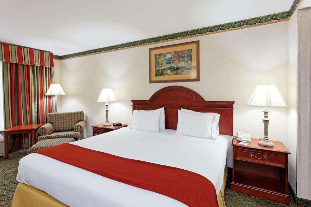 Holiday Inn Express & Suites Tupelo By Ihg Pokoj fotografie